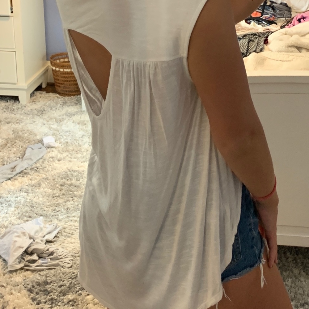 White High-Low Tee - Picture 2 of 4